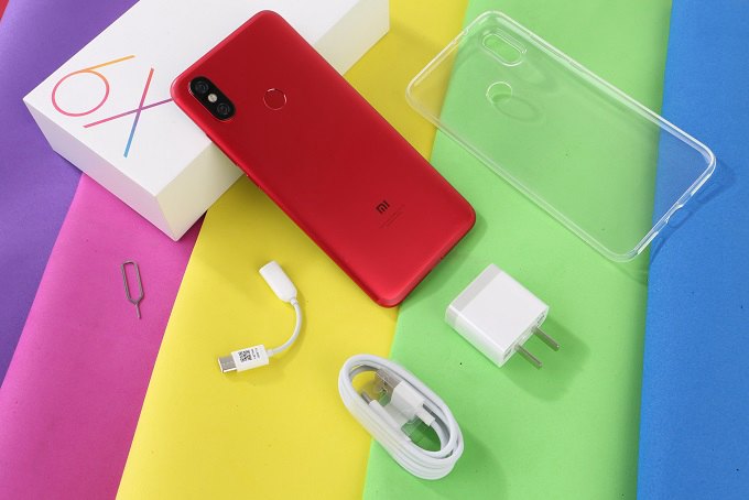 驍龍660性?xún)r(jià)比爆棚 小米6X赤焰紅開(kāi)箱圖賞