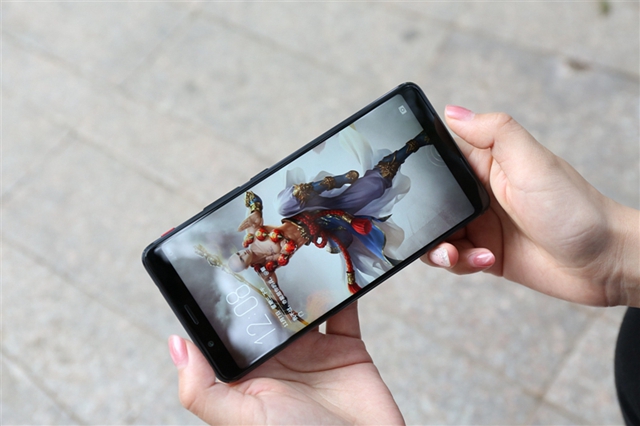 紅魔游戲手機(jī)值得買嗎 努比亞紅魔游戲手機(jī)評(píng)測(cè)