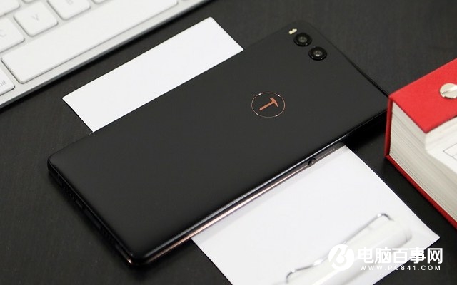 堅(jiān)果R1白色和黑色哪個(gè)好看？堅(jiān)果R1黑白雙色對(duì)比