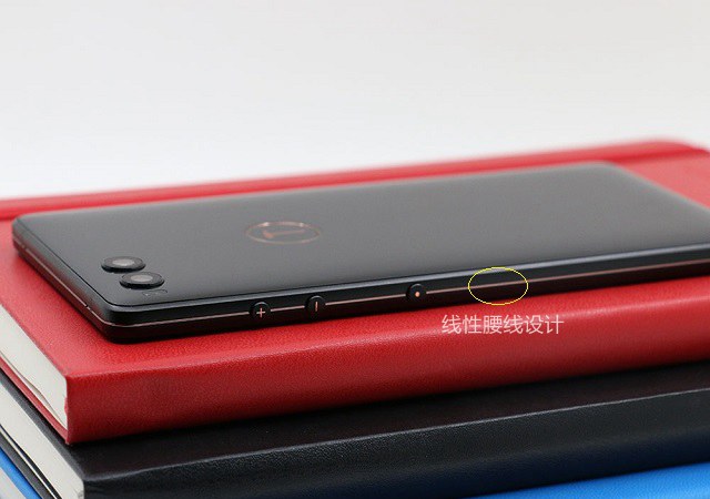 堅(jiān)果R1白色和黑色哪個(gè)好看？堅(jiān)果R1黑白雙色對(duì)比