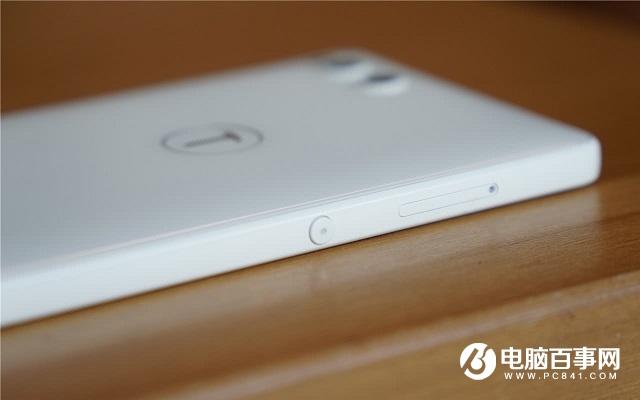 堅(jiān)果R1白色和黑色哪個(gè)好看？堅(jiān)果R1黑白雙色對(duì)比