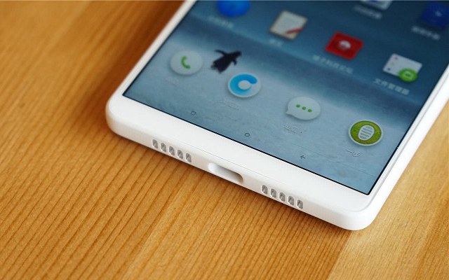 最美白色手機 堅果R1白色開箱圖賞