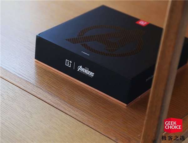 一加6復聯版開箱圖賞：隨處可見的復聯元素