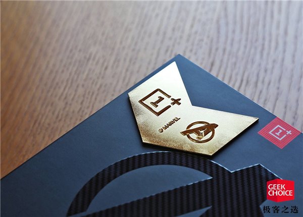 一加6復聯版開箱圖賞：隨處可見的復聯元素