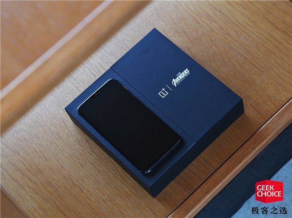 一加6復聯版開箱圖賞：隨處可見的復聯元素