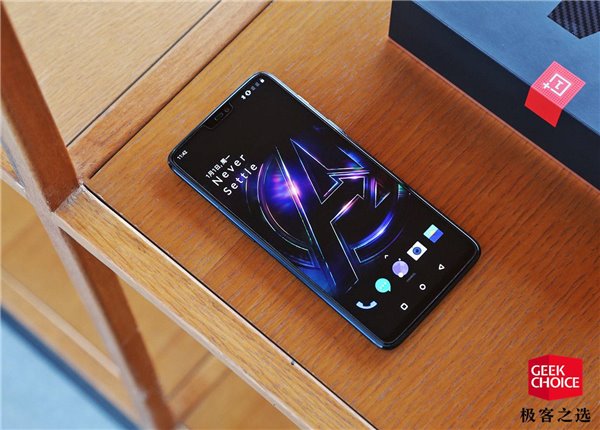 一加6復聯版開箱圖賞：隨處可見的復聯元素