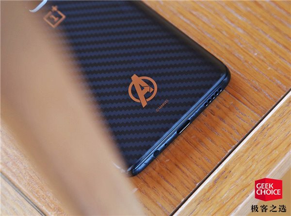 一加6復聯版開箱圖賞：隨處可見的復聯元素