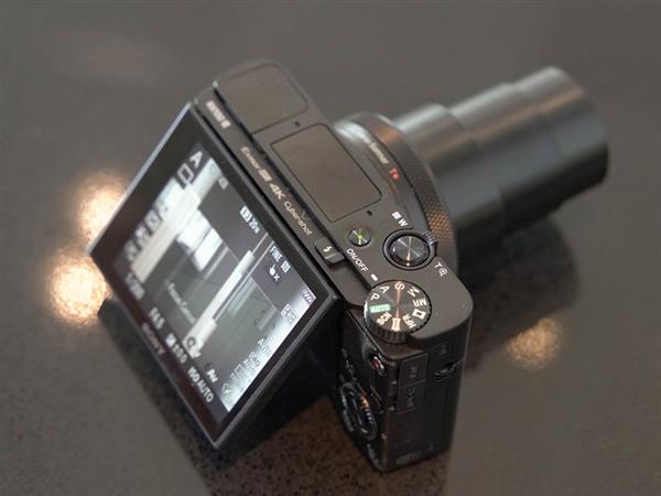 索尼新黑卡RX100 VI發(fā)布:配24-200鏡頭