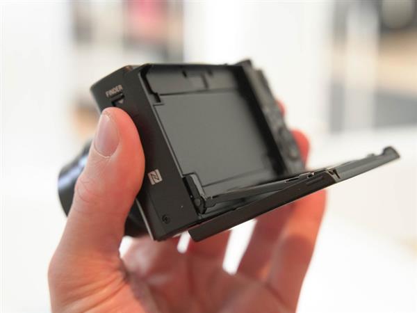 索尼新黑卡RX100 VI發(fā)布:配24-200鏡頭