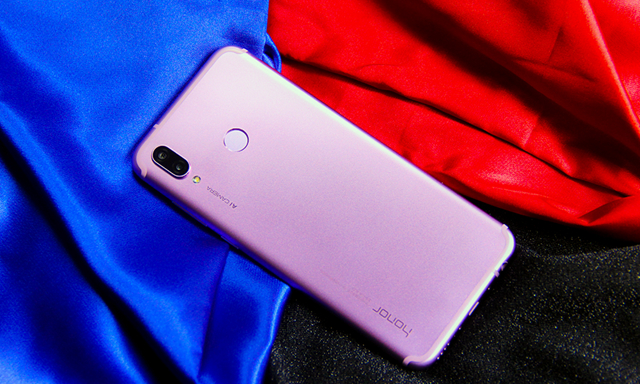 榮耀Play值得買嗎？全面的榮耀Play評(píng)測(cè)