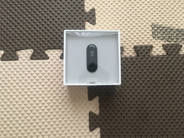 小米手環3開箱圖賞：續航20天、觸摸大屏