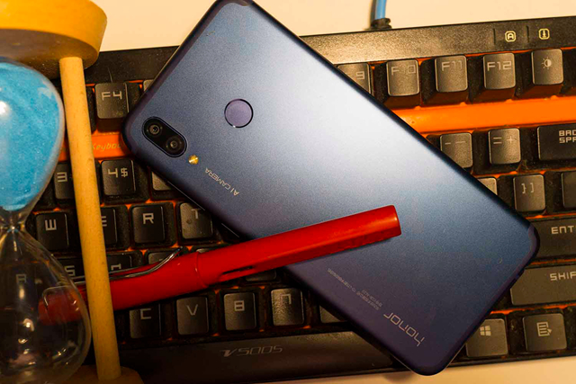 榮耀Play配置怎么樣 榮耀Play參數(shù)與真機(jī)圖賞