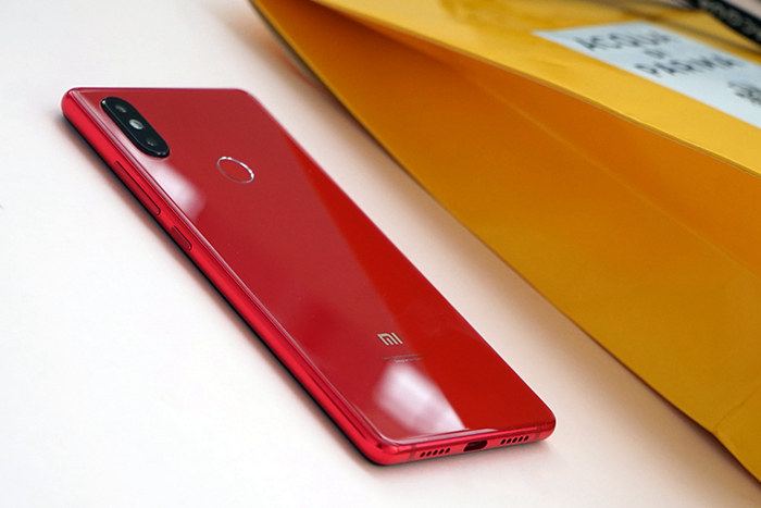 小米8 SE紅色好看嗎？小米8 SE亮紅色開箱圖賞