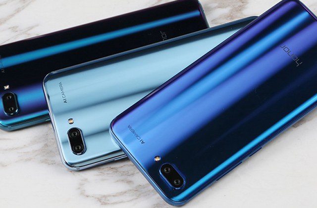 榮耀Play和榮耀10哪個好？榮耀Play和榮耀10區別對比