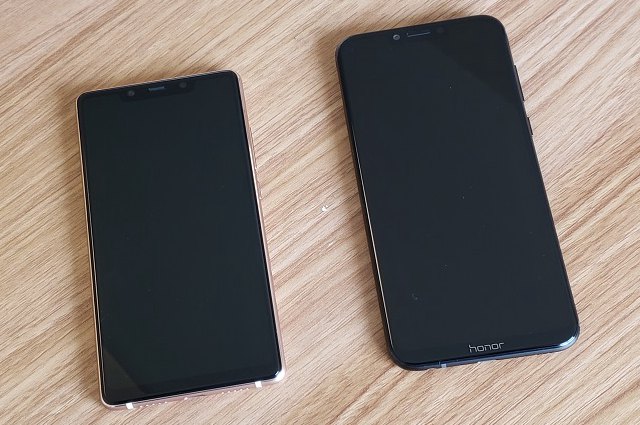 小米8SE和榮耀Play對比圖賞 外觀哪個好看?