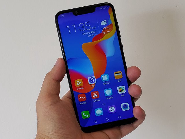 小米8SE和榮耀Play對比圖賞 外觀哪個好看?