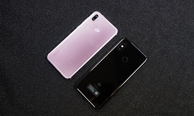 誰(shuí)更適合年輕玩家?榮耀Play對(duì)比小米8評(píng)測(cè)