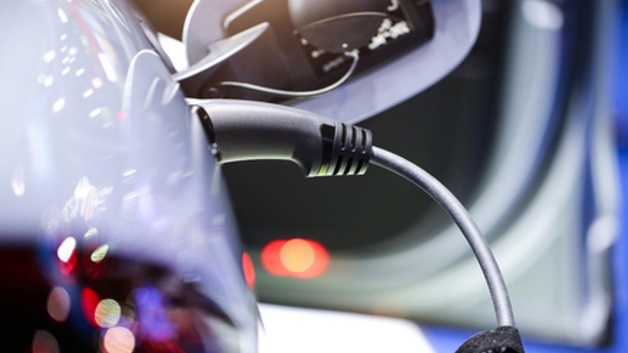 中美貿(mào)易戰(zhàn)主打制造業(yè)玄機(jī)：富士康去美國 特斯拉來上海