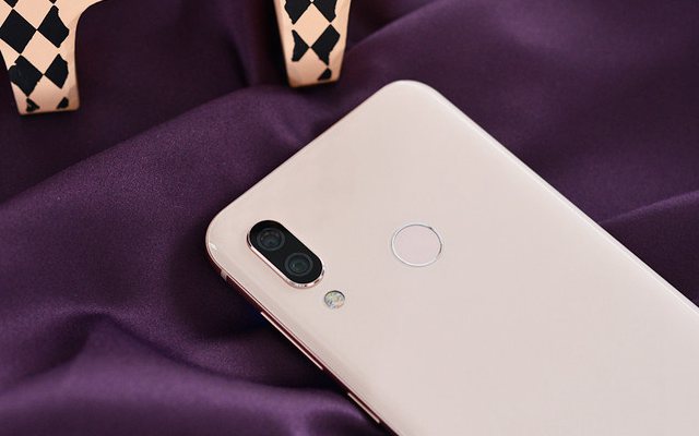 海信H20值得買嗎 海信AI手機H20評測