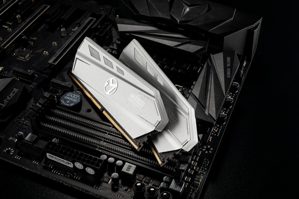 499元：銘瑄發(fā)布復(fù)仇者M(jìn)3 RGB DDR4內(nèi)存 絢麗燈效