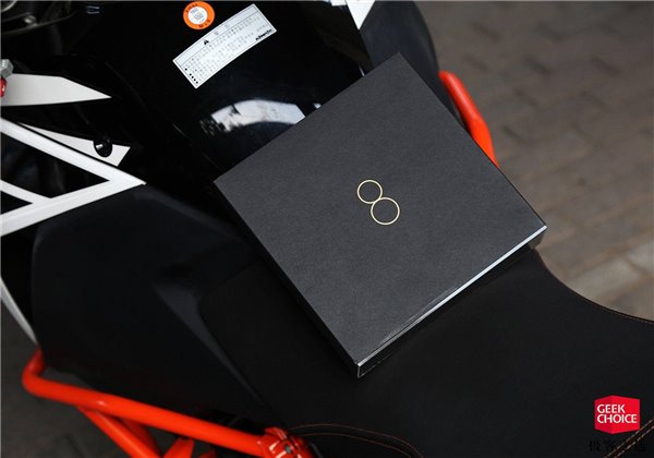 小米8透明探索版上手:最酷的小米手機