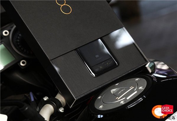 小米8透明探索版上手:最酷的小米手機