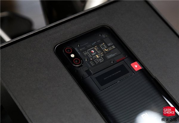 小米8透明探索版上手:最酷的小米手機