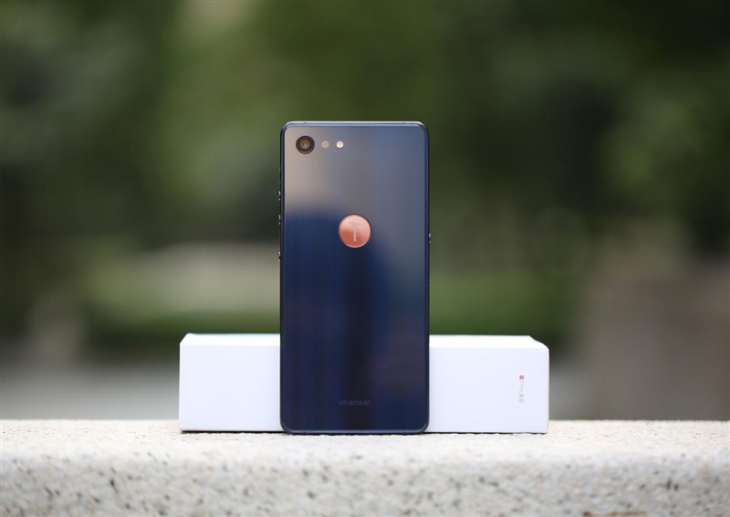 錘子宣布堅果Pro 2S明天現貨供應 售價1798元起