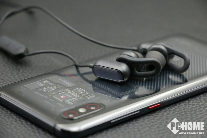 小米運動藍牙耳機青春版上手：輕盈、便捷、至真至美