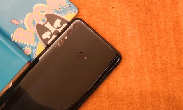 7.12寸巨屏手機 榮耀8X Max評測