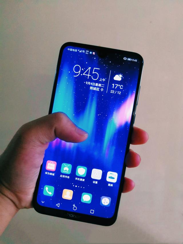 7.12寸巨屏手機 榮耀8X Max評測