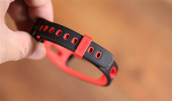 榮耀手環(huán)4 Running版圖賞:99元跑步神器