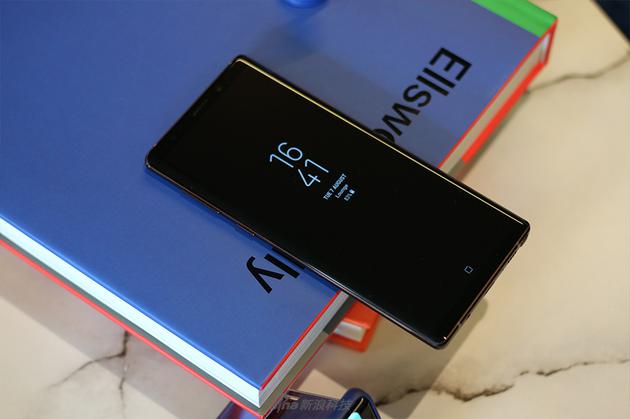 5款適合職場(chǎng)新人的商務(wù)手機(jī)推薦 穩(wěn)重時(shí)尚兼具