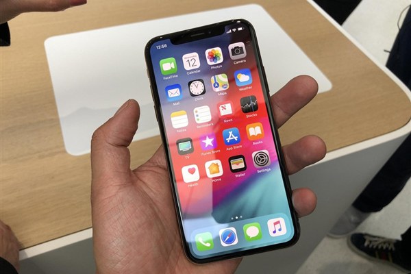 iPhone XS金色版真機圖賞：玻璃機身、COP封裝劉海全面屏