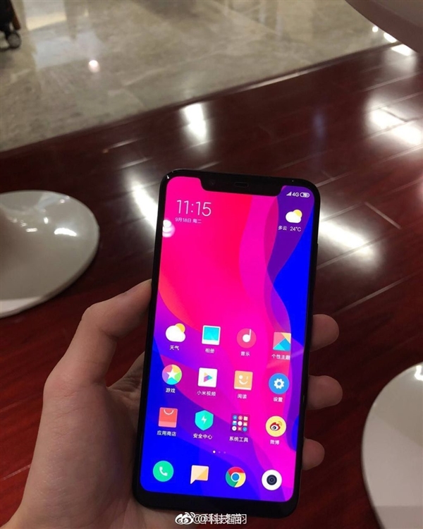 小米8屏幕指紋版諜照曝光：加入漸變色設計、支持屏下指紋