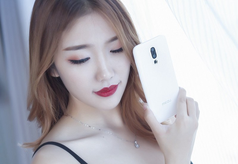 魅族16X汝窯白美女圖賞：網友直呼手機真美，人更美!