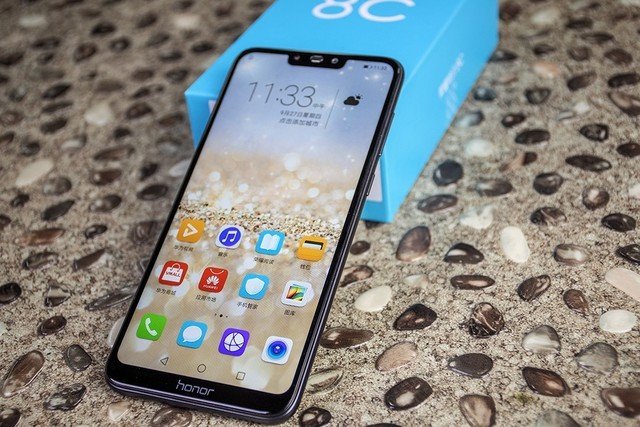 榮耀新品暢玩8C發(fā)布：高顏值+超長(zhǎng)續(xù)航，新千元中的高杰作