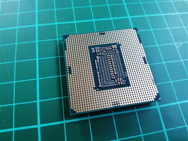 Intel i9-9900K評測樣品前瞻:特制五邊形小盒子