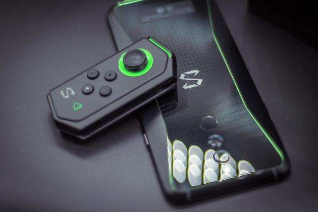 黑鯊游戲手機黑鯊Helo評測：加上RGB跑馬燈性能提升100%？