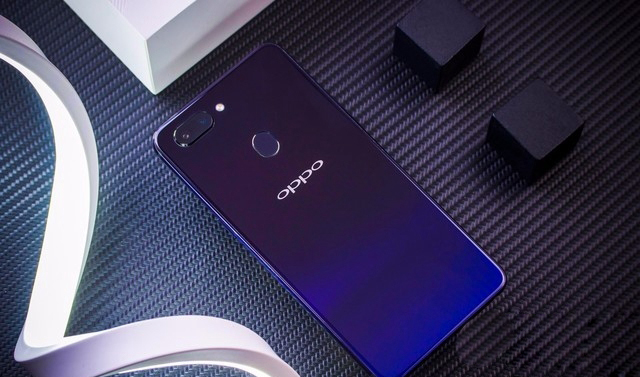 OPPO R15x和OPPO R15外觀對比: