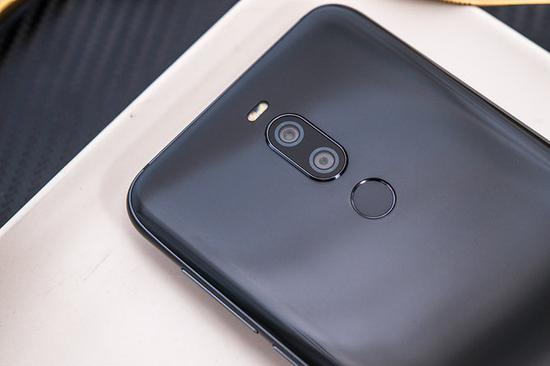 ▲魅族X8采用1200萬+500萬像素雙攝像頭