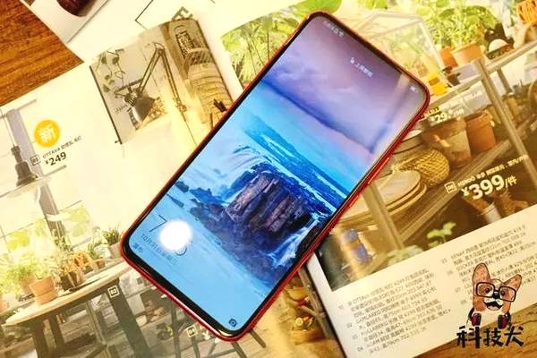 榮耀Magic2上手簡評：除了滑屏設計還有這么多賣點！