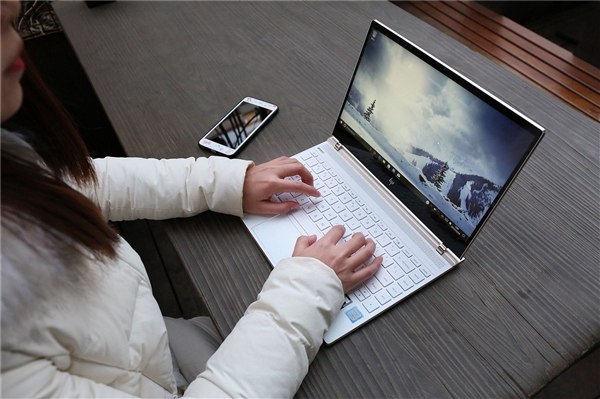 微軟要把PC接管手機(jī)深入化，今后Win10可接打電話(huà)收發(fā)短信