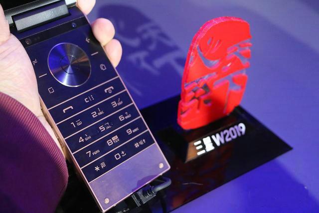 1萬多的蘋果手機(jī)太貴？三星W2019比最貴的iPhone還貴6000元