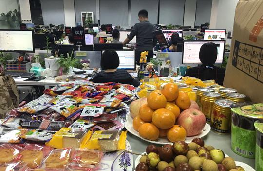 "剁手"節(jié)電商員工加班到淚目：請把雙11還給單身狗