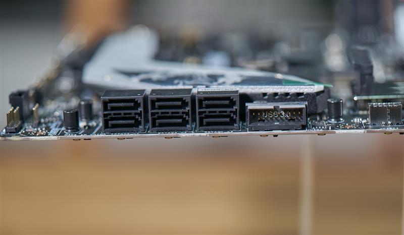 9代酷睿超頻式微!微星MPG Z390 GAMING PRO CARBON AC暗黑板主板評測:內存超頻時代到來