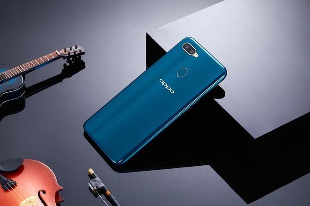 OPPO A7外觀賞析:OPPO又一款驚艷水滴屏之作