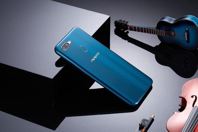 OPPO A7外觀賞析:OPPO又一款驚艷水滴屏之作