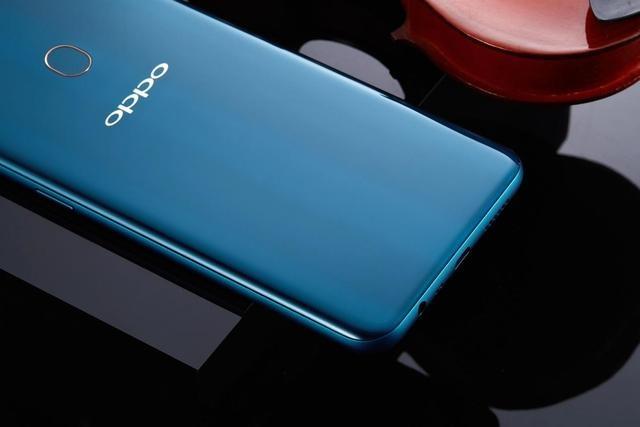 OPPO A7外觀賞析:OPPO又一款驚艷水滴屏之作