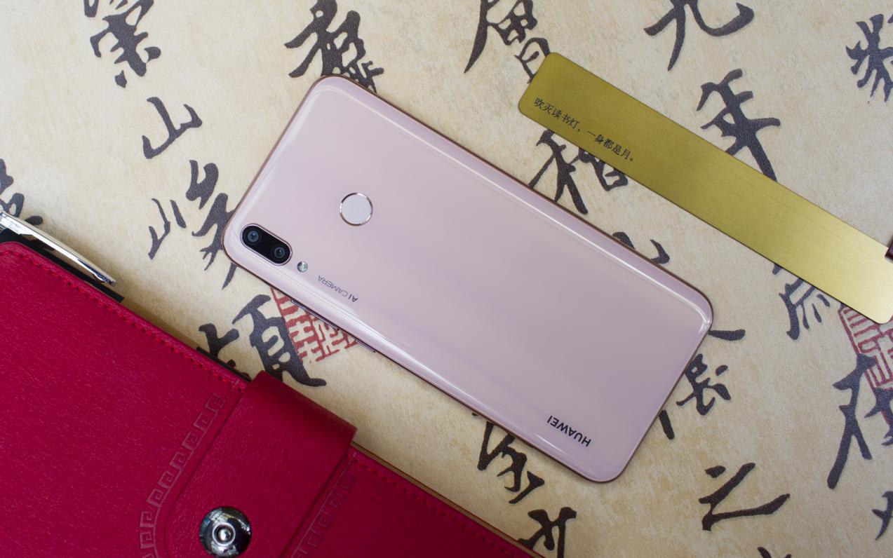 同樣是麒麟710!榮耀10青春版和華為暢享9Plus對比哪個好？